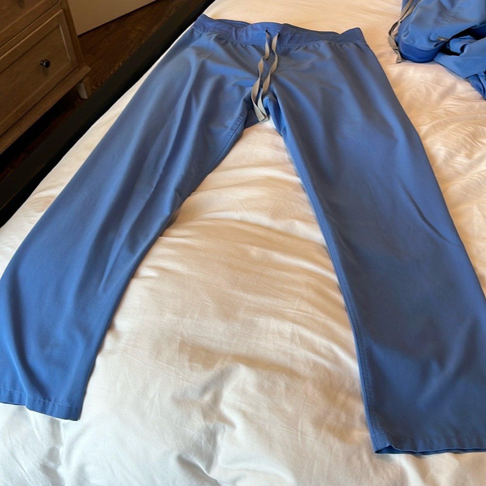 Figs Livingston tall scrub pants- Ceil Blue - Picture 2 of 6